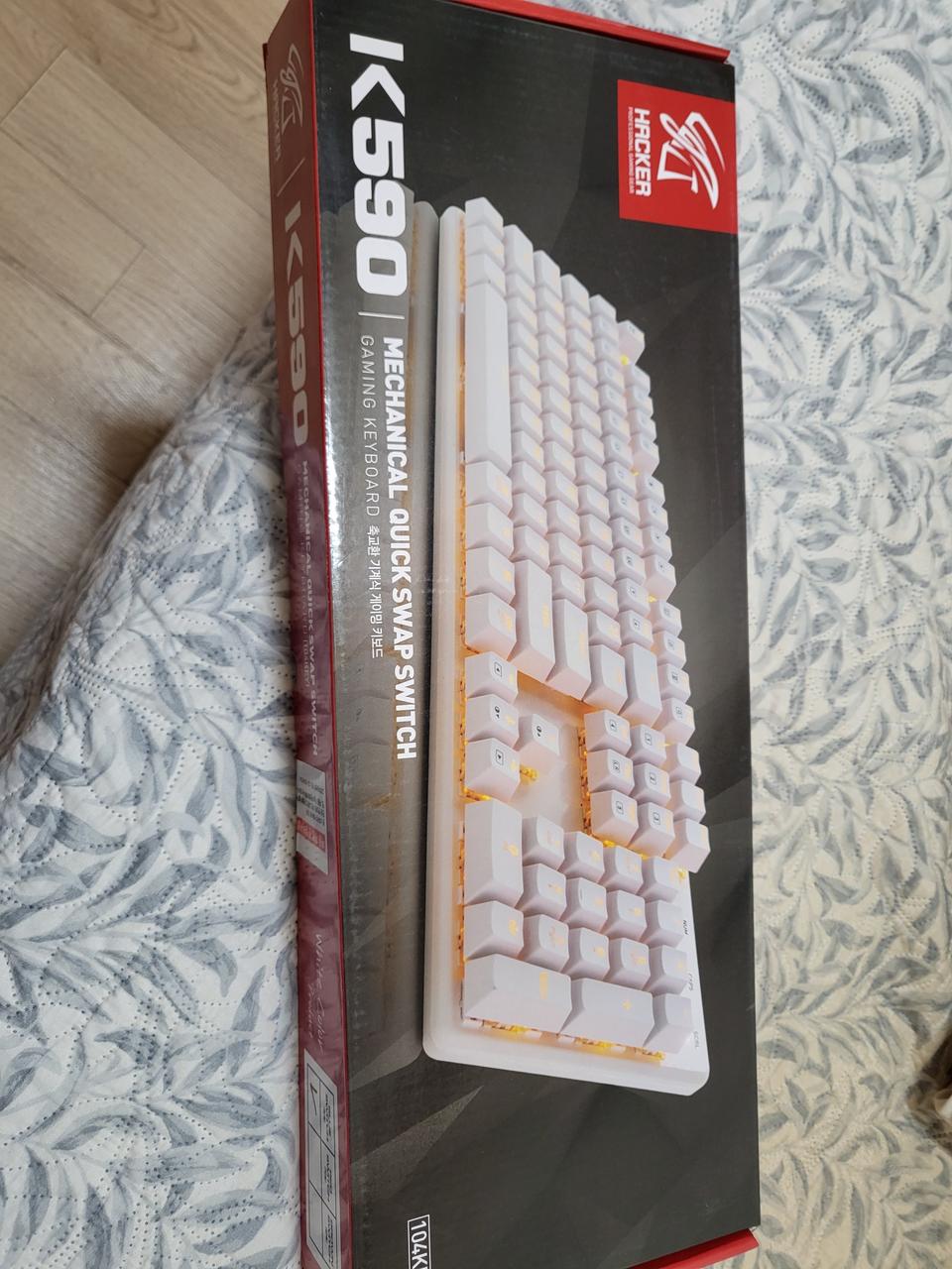 앱코k590 게이밍키보드 팝니다 청축 화이트