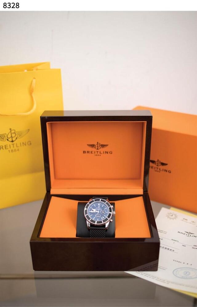 브라이틀링 슈퍼오선 헤리티지 블랙다이얼