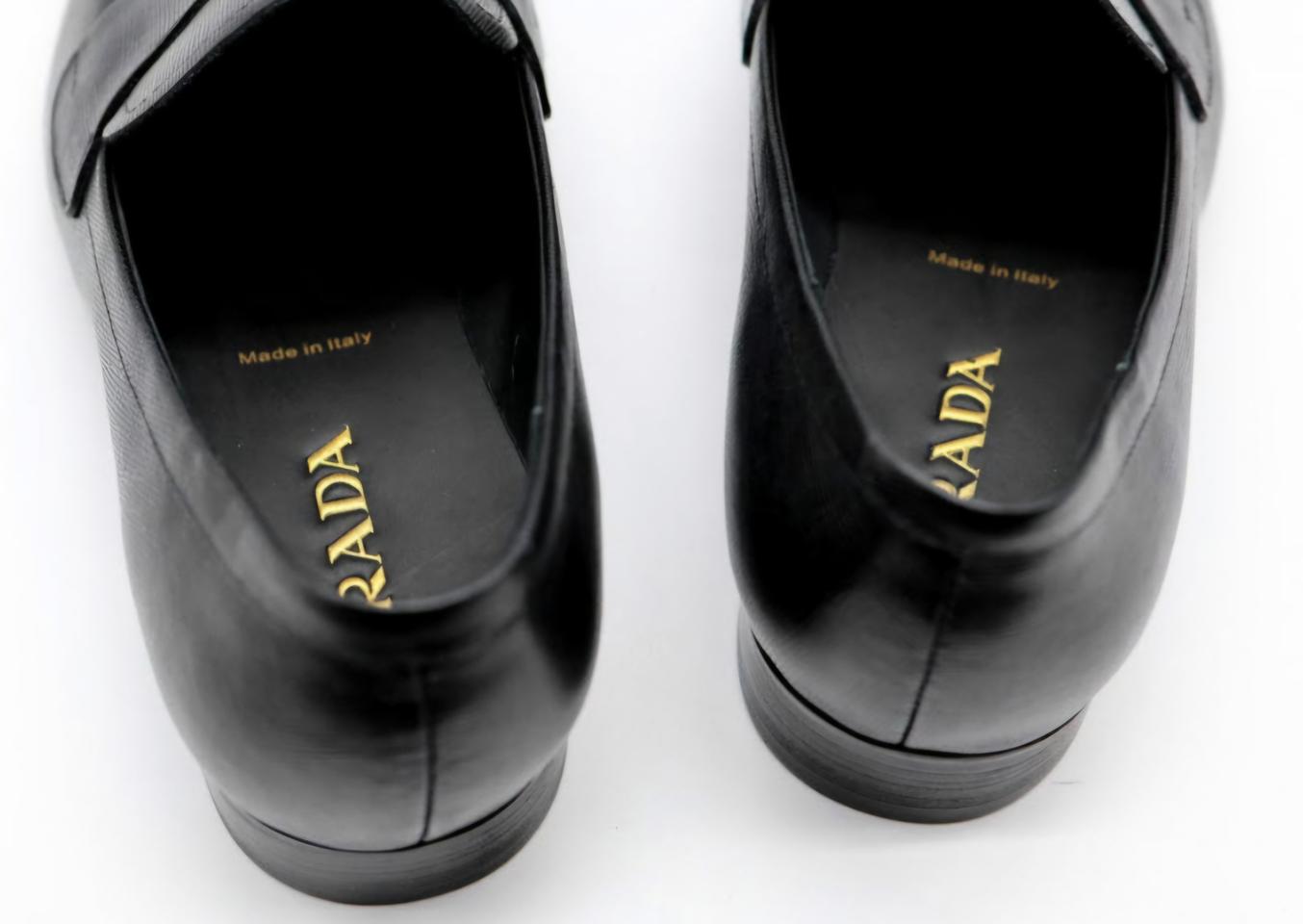 프라다 사피아노 가죽 남성 모카신 로퍼 블랙