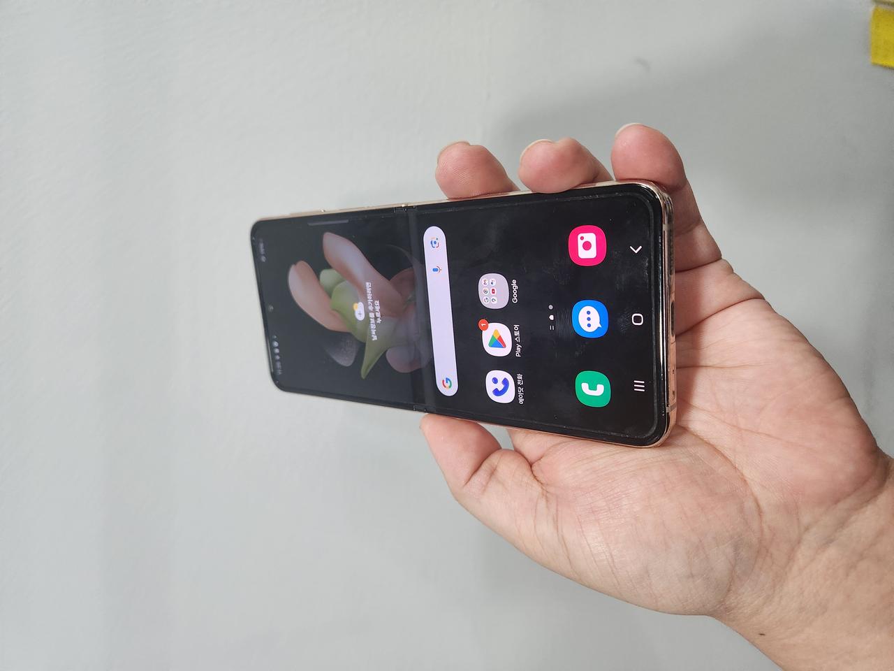 갤럭시 플립4 골드핑크 256기가 SS급 팔아요