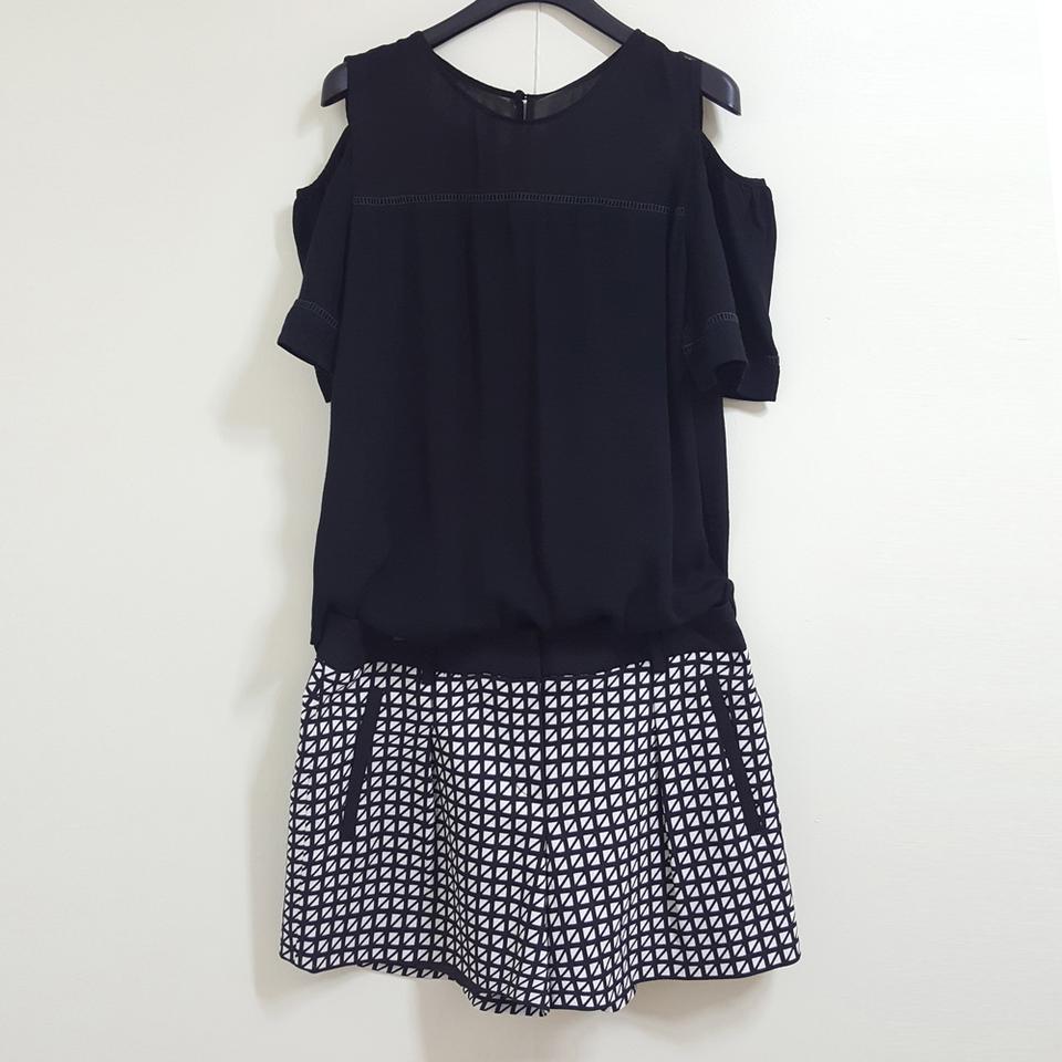 LAP 랩 어깨트임 시스루 블라우스