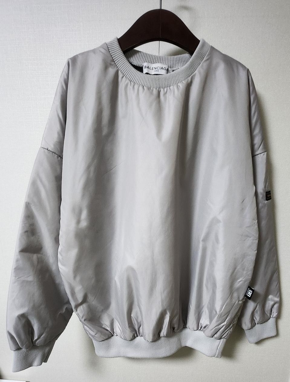 발렌시아가 패딩 맨투맨