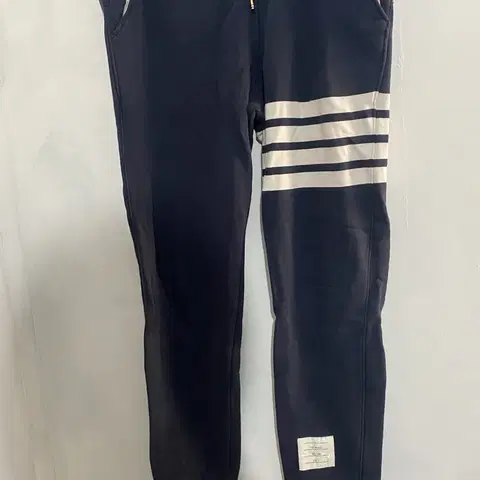 톰브라운 트레이닝 바지