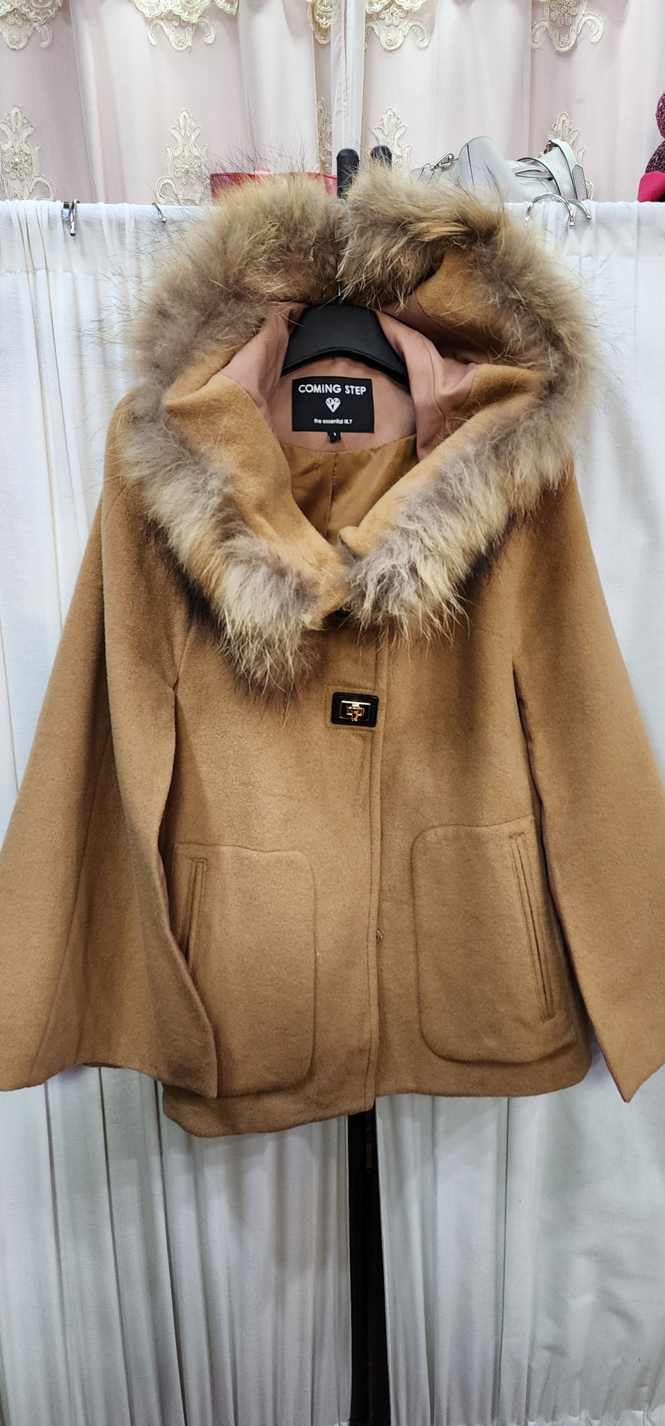 커밍스텝 캐시미어  케이프 코트