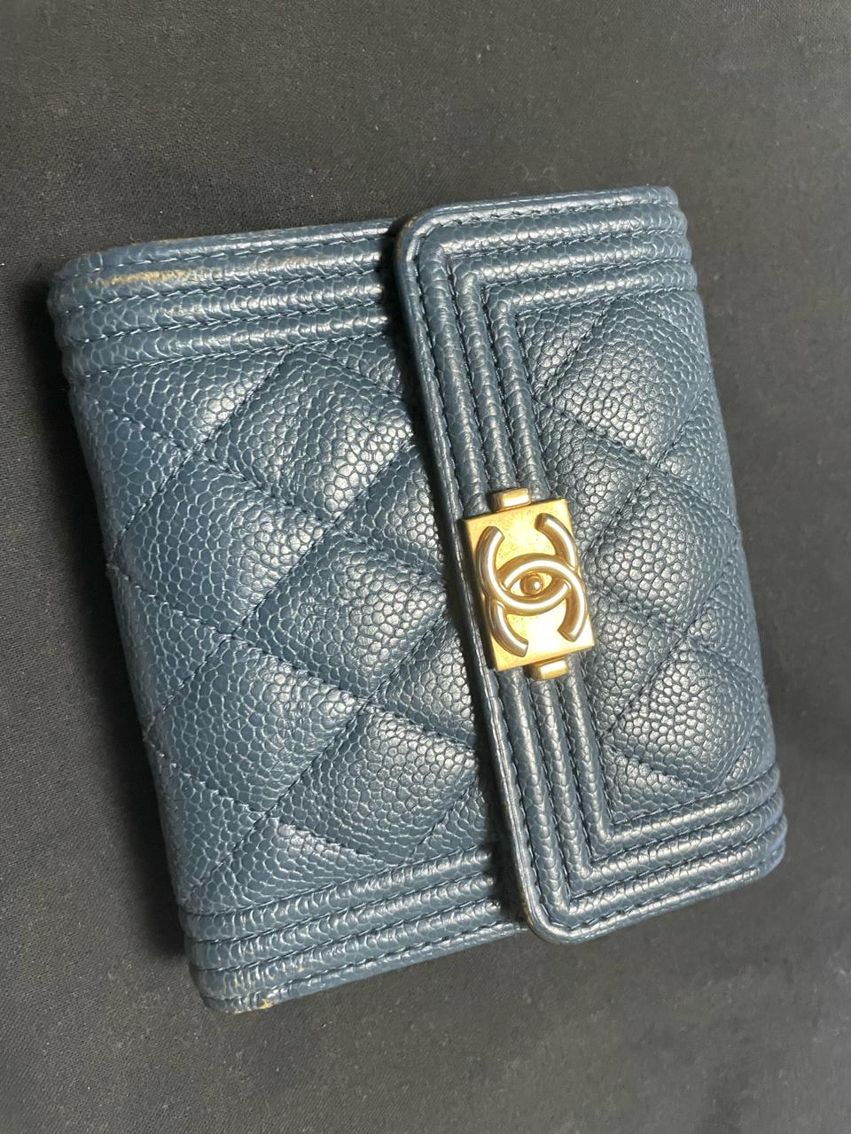샤넬 보이 지갑 가죽