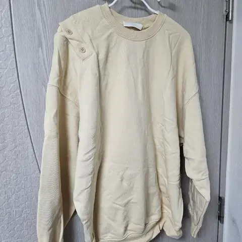 노이예트 스웻셔츠 맨투맨 옐로우 팔아요