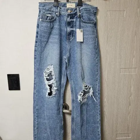 페미니크 OFC Destroyed Denim Pants M 팔아요