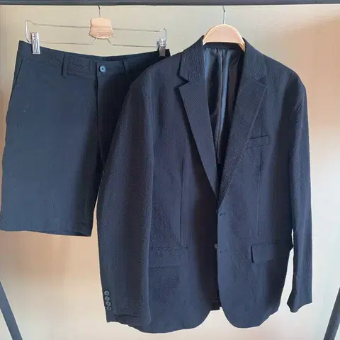 무신사스탠다드 두툼한시어서커느낌원단 3계절용 수트셋업 반바지