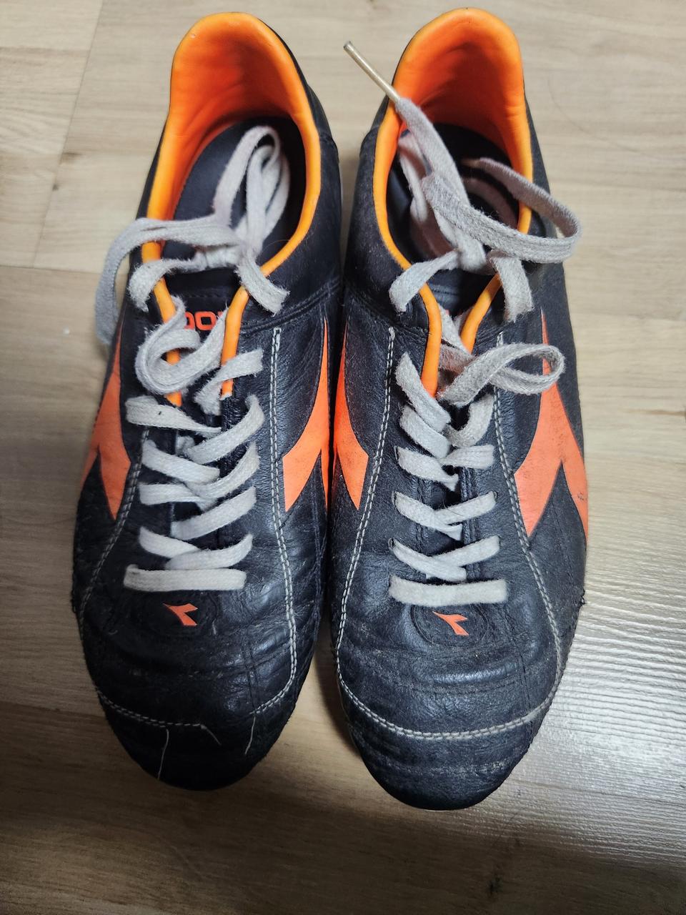 디아도라 축구화 260