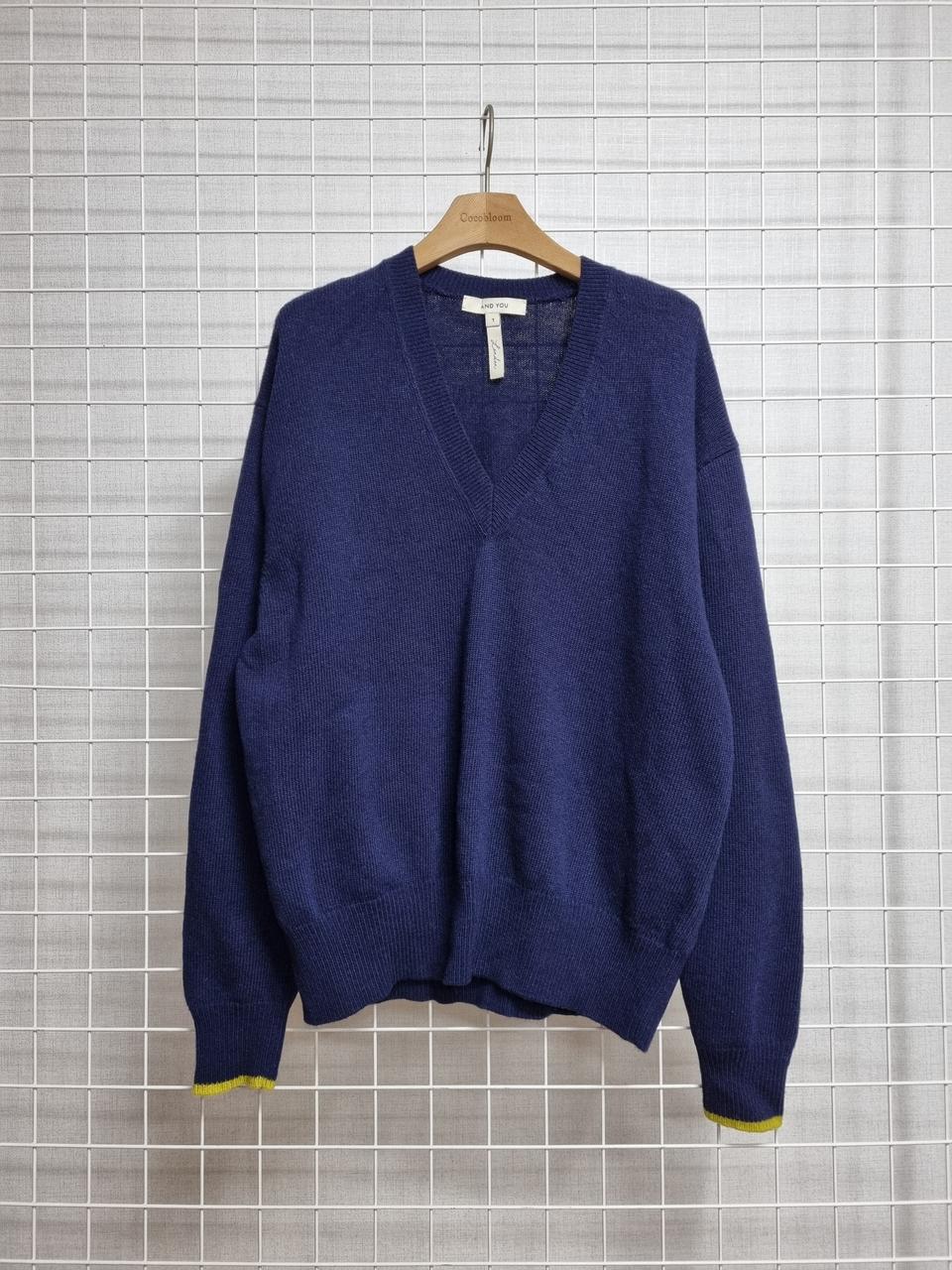 앤유 브이넥 니트 1