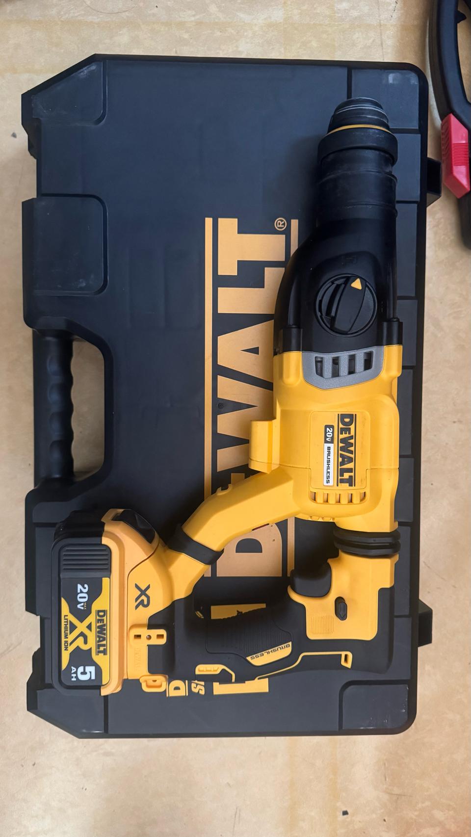 디월트 무선 함마드릴