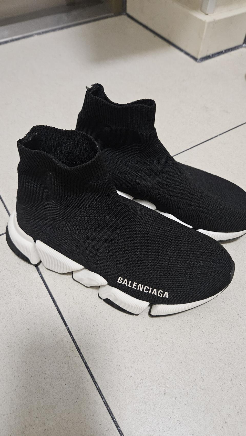 발렌시아가 스피드러너 225