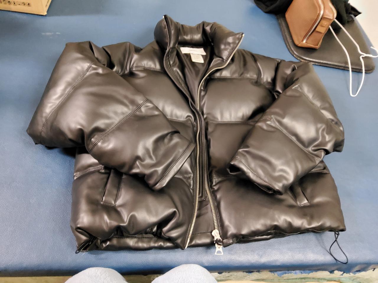 에이징씨씨씨 가죽패딩 M