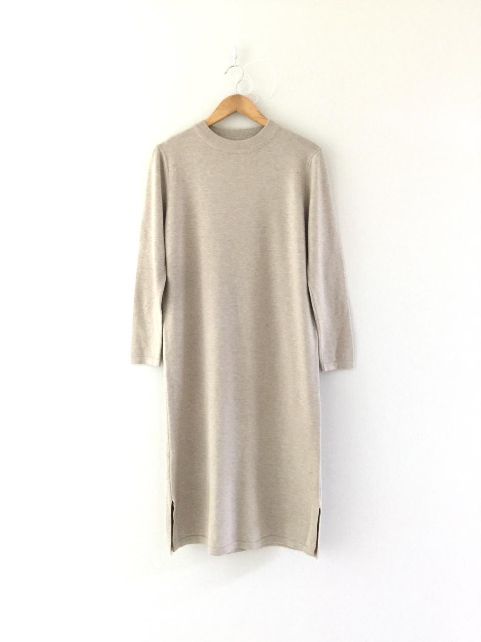 (새) 베이지 라운드 롱 니트 원피스