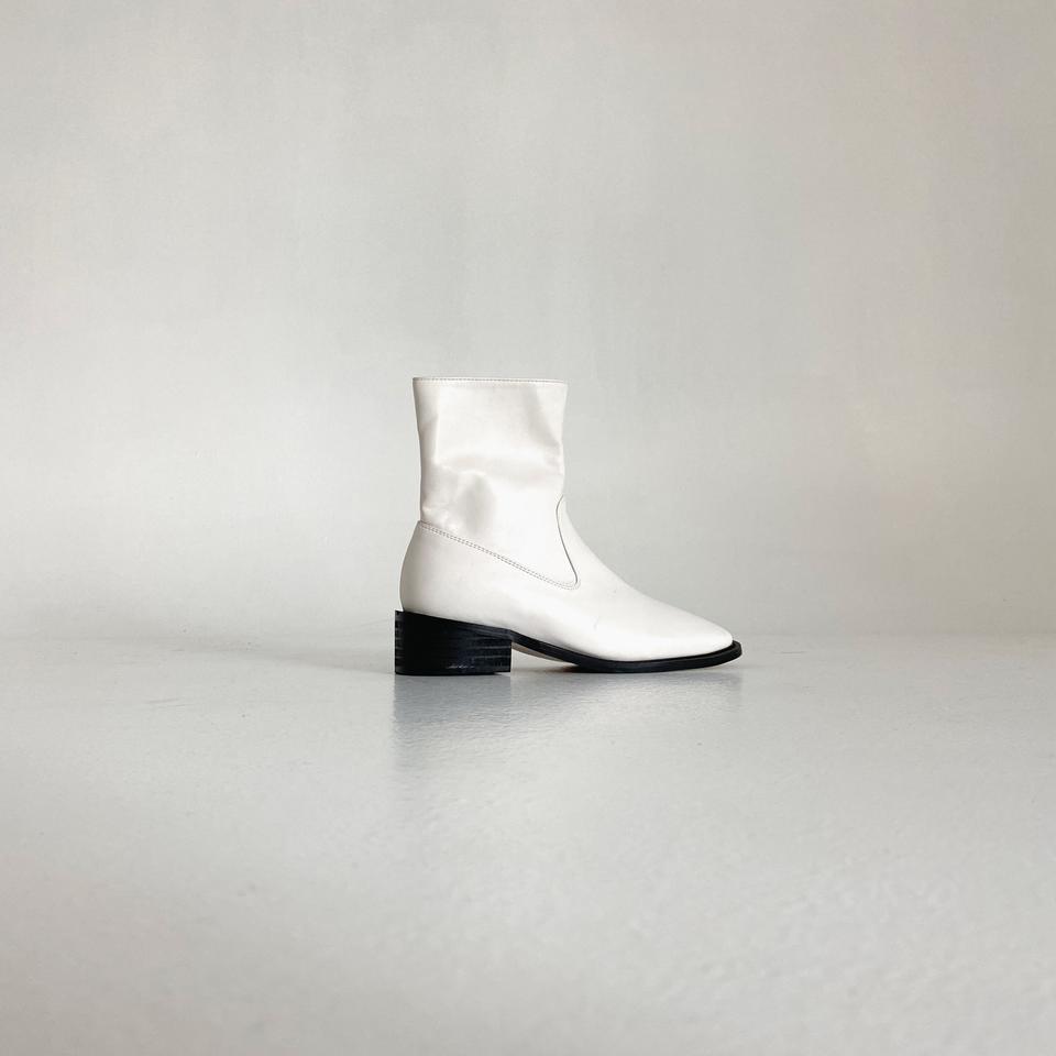 712. 베이직 앵클부츠 235 화이트