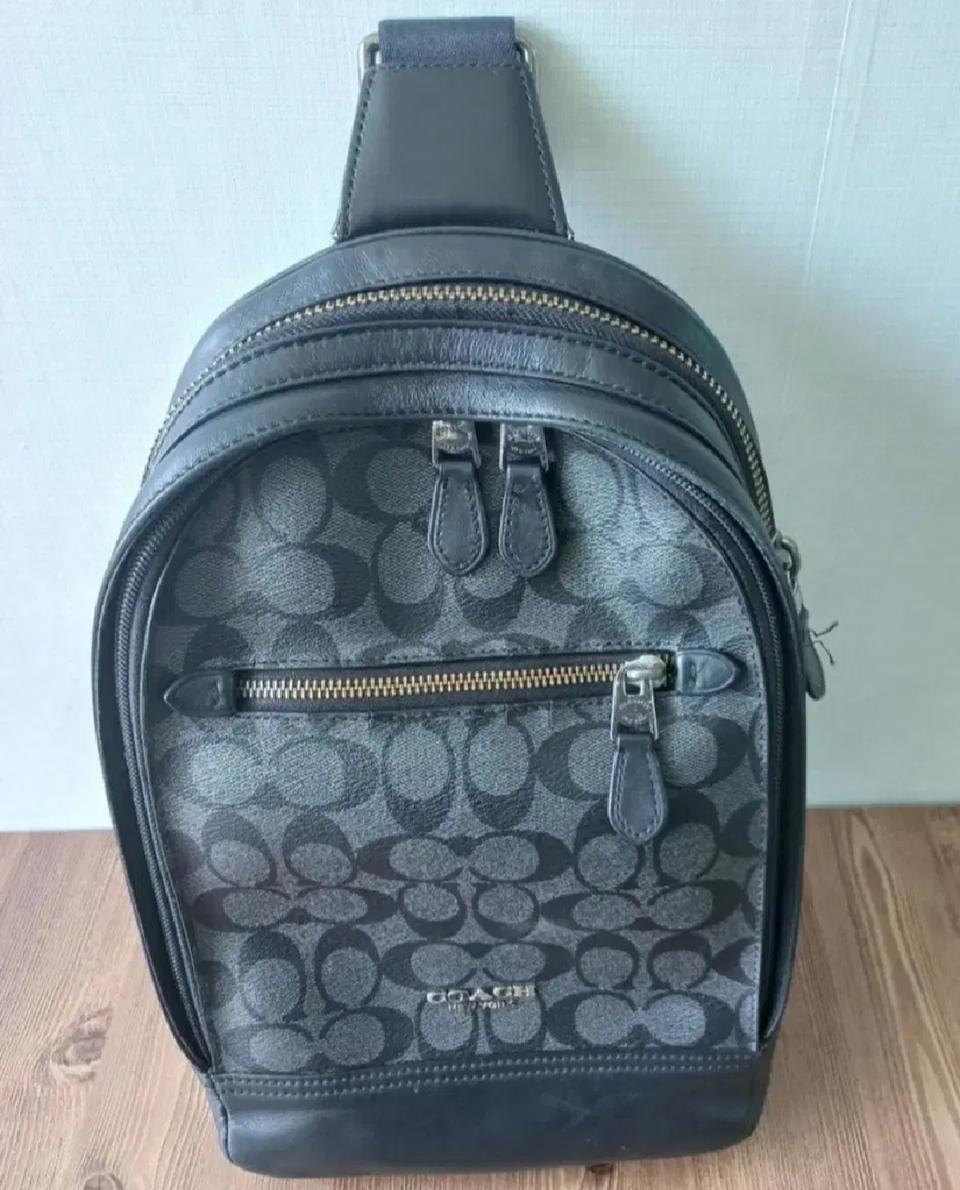 코치 남성슬링백가방