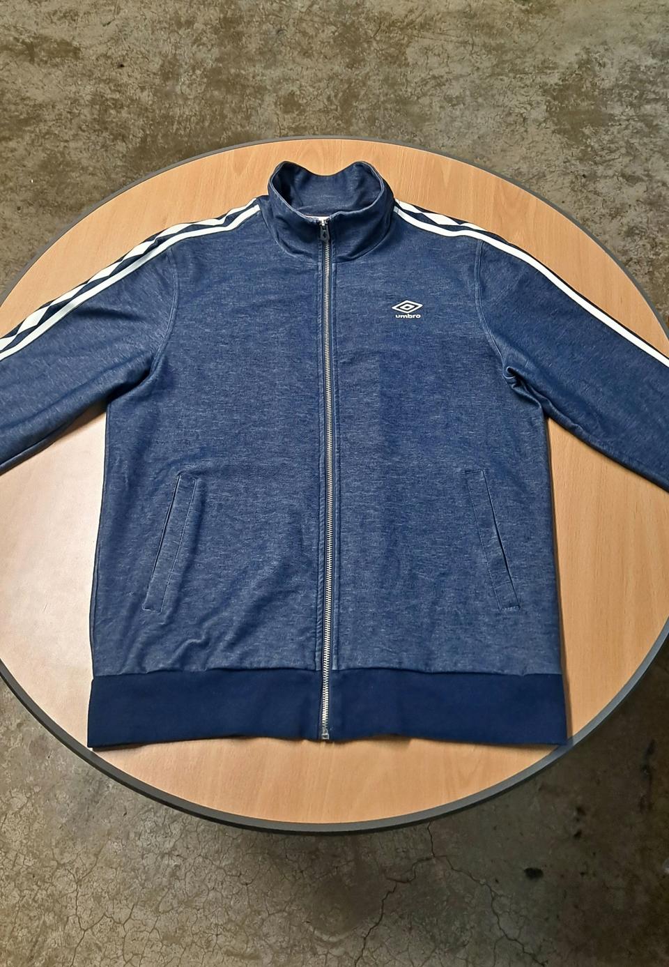 엄브로 저지 100