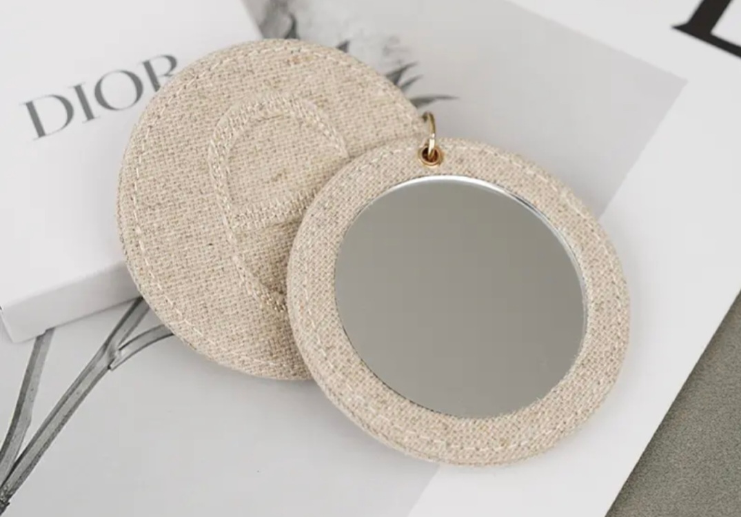 CD로고 열쇠고리형. 린넨소재 손거울-박스포함새상품