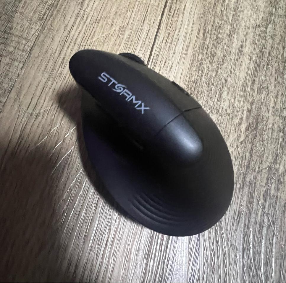 제닉스 STORMX VM1 무선 버티컬 마우스