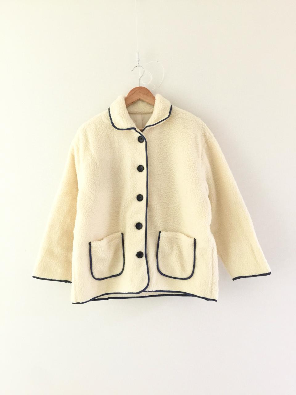 (새) 버터크림 네이비라인 뽀글이 양털 자켓