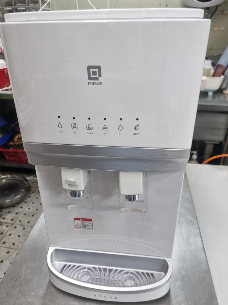 렌탈료없는 현대미래 냉.온수정수기 팝니다.8만