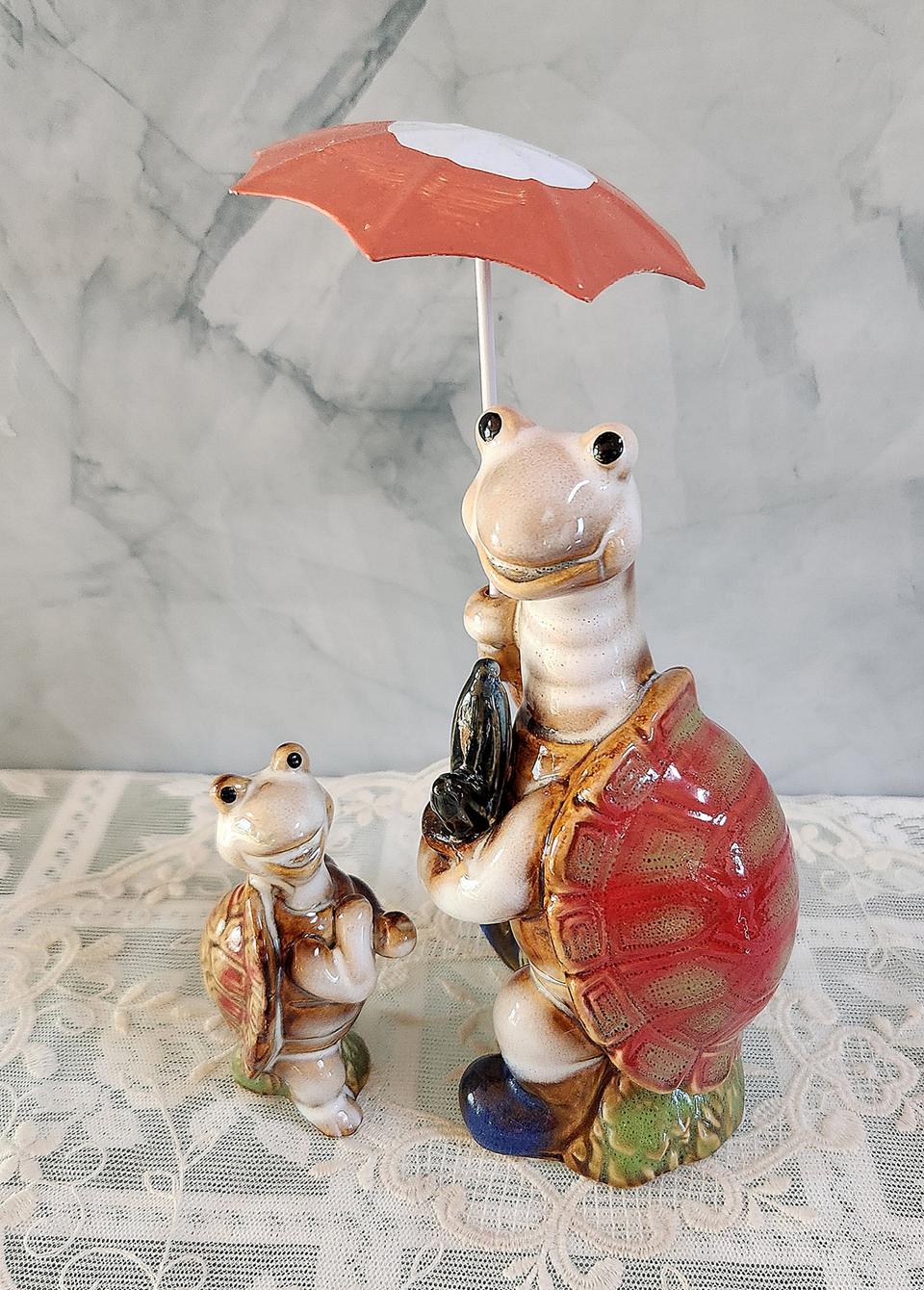 새상품)우산쓴 도자기 거북이 모녀 인테리어소품