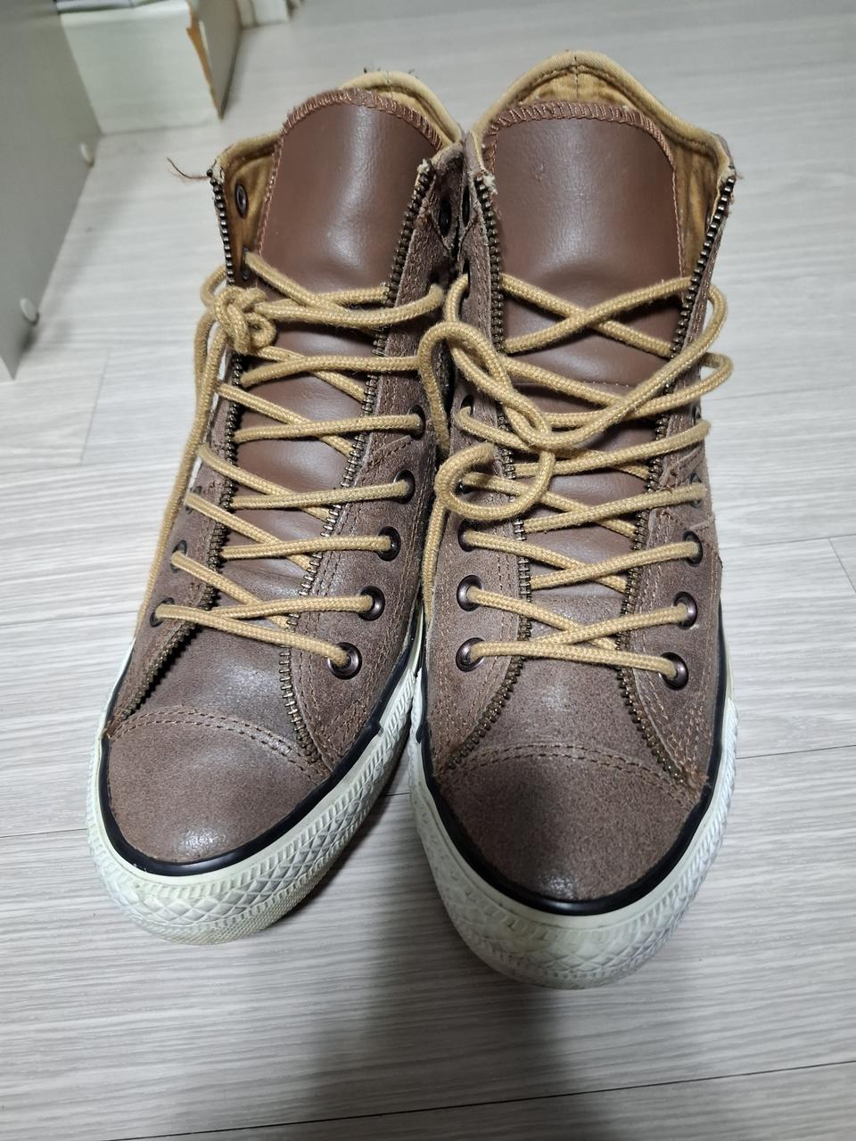 컨버스 가죽신발 (270)