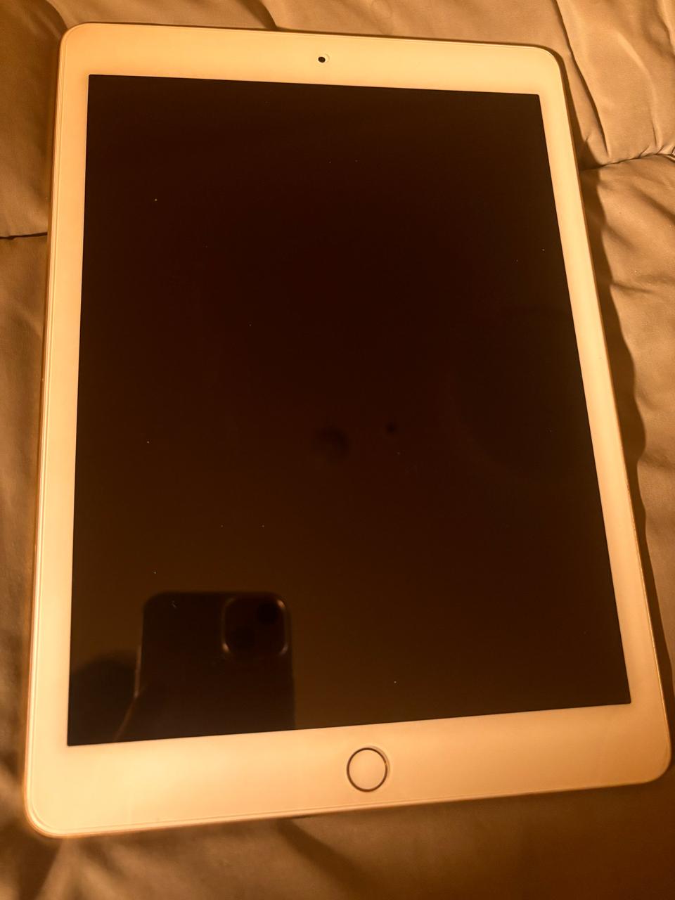 아이패드 에어2 64골드 S급
