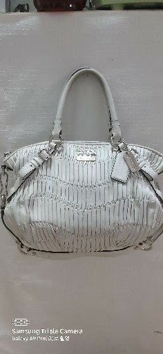 코치가방 거의새거