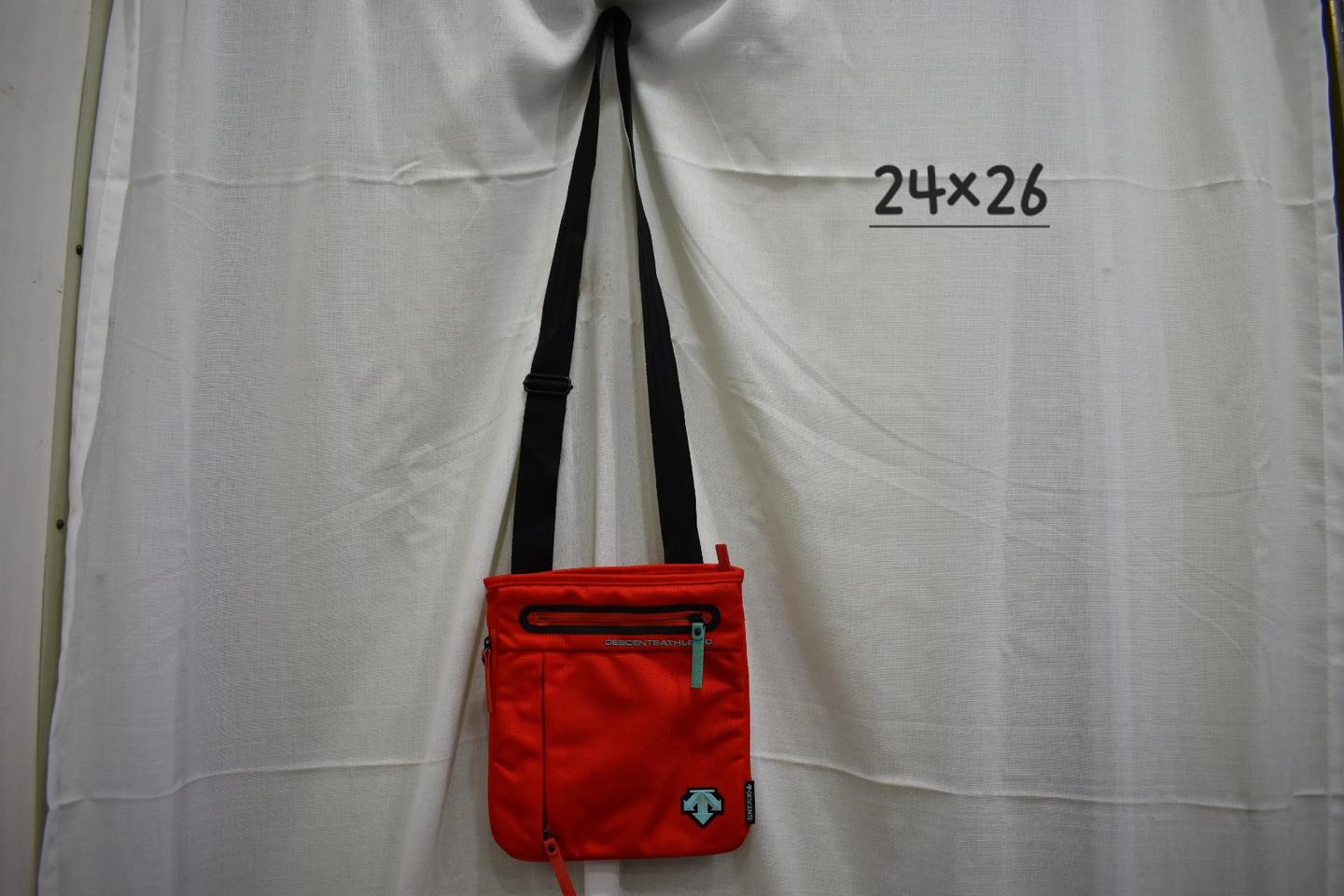 데상트 크로스백 24×26