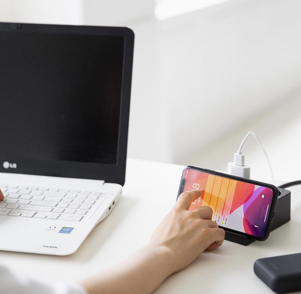 라이프썸 무선 충전 2구 멀티허브 휴대폰 거치대 가능