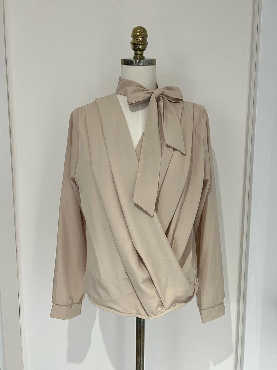 새제품) 드레이프 타이 블라우스