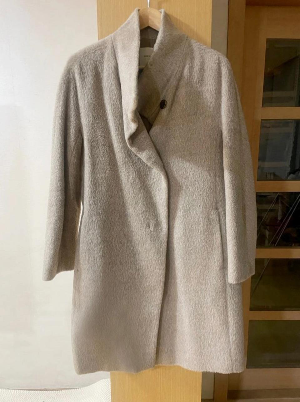 쉬즈미스 베이지색 코트