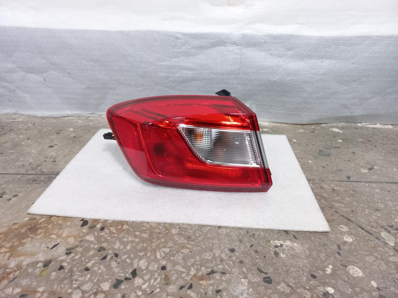 올뉴크루즈 운전석 후미등