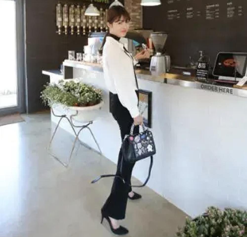 다리가 늘씬해 보이는 부츠컷진 - 착샷 있어요