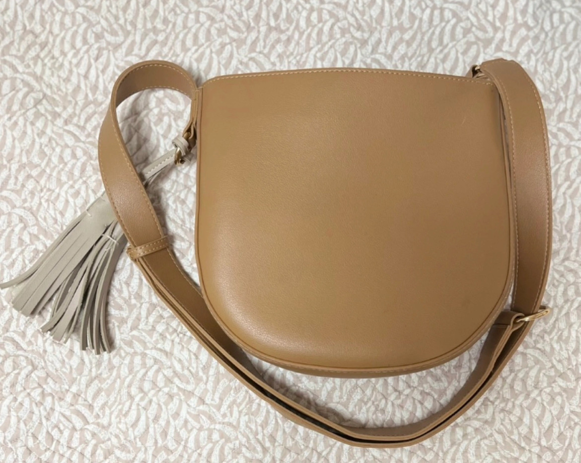 베네통 크로스백