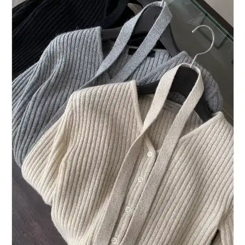 엘로주 Ribbed Glitter Knit Cardigan