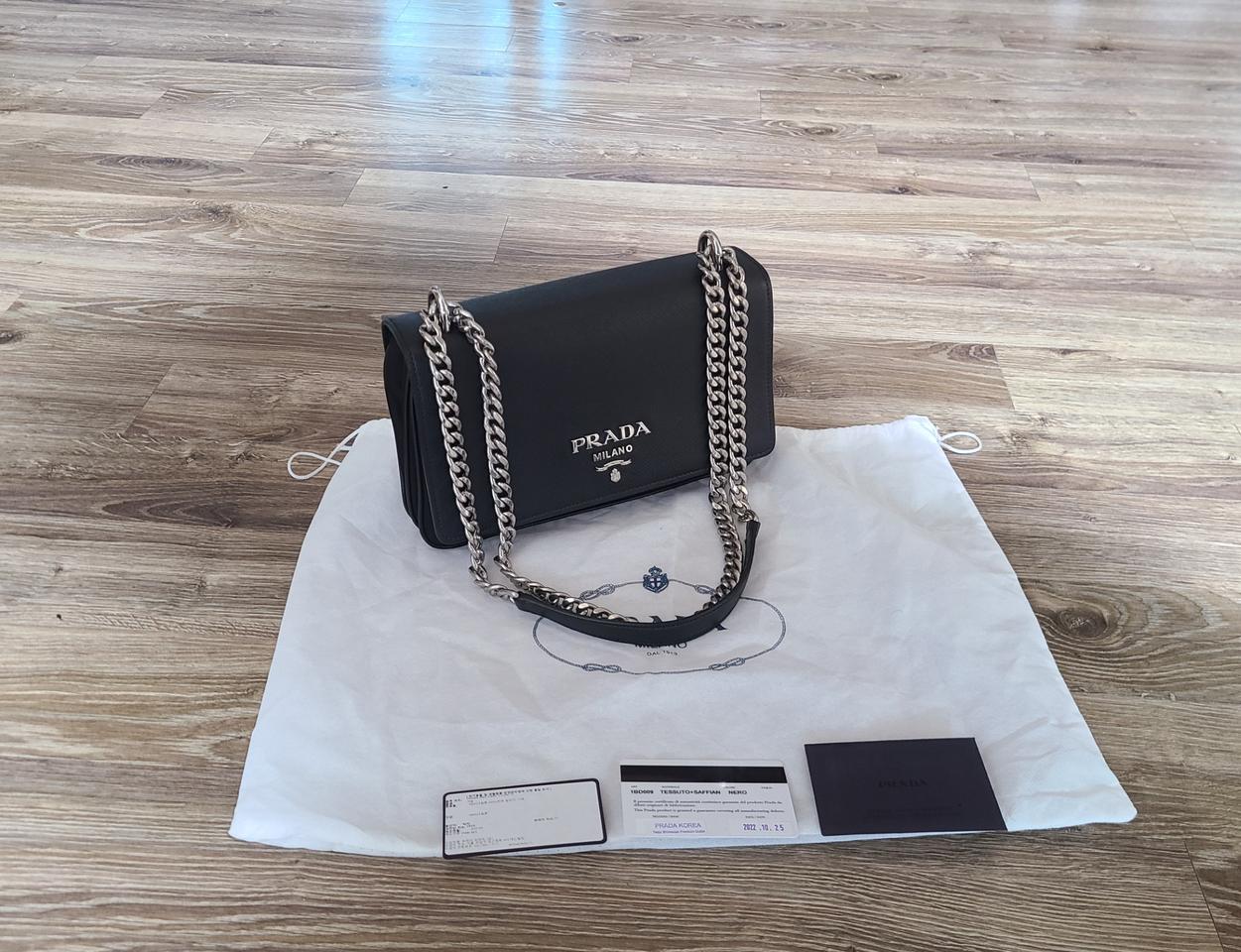 프라다 사피아노 크로스백 체인스트랩테수토호보백버킷백백팩복조리버킷숄더백 구