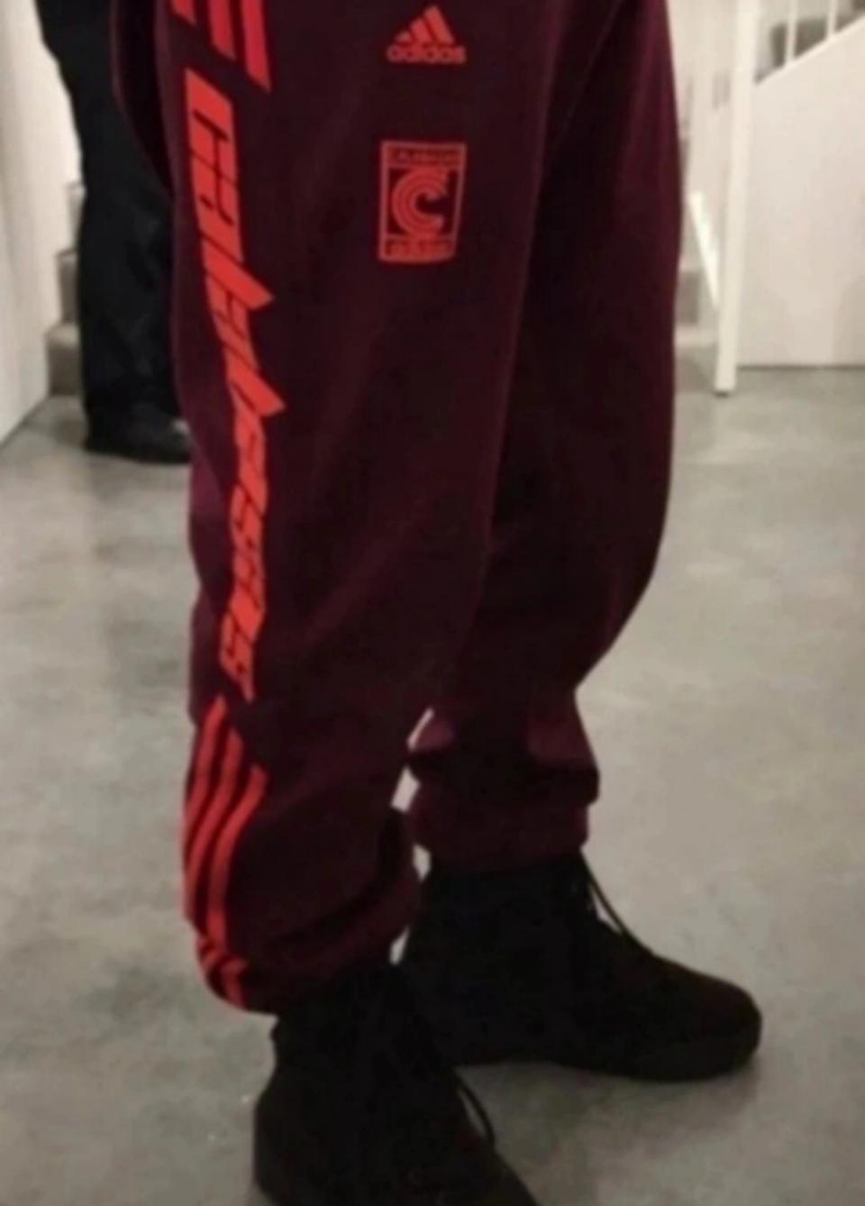 아디다스 이지 갈라바사스 트랙팬츠