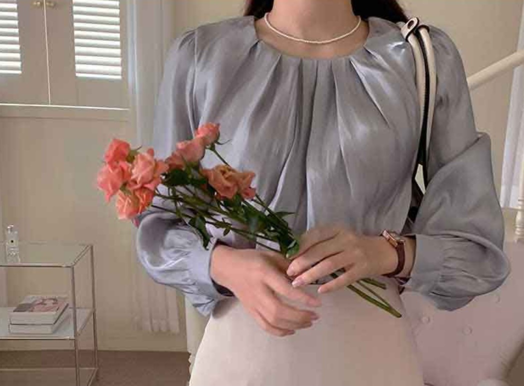 셔링 퍼프 새틴 블라우스 오피스룩 하객룩