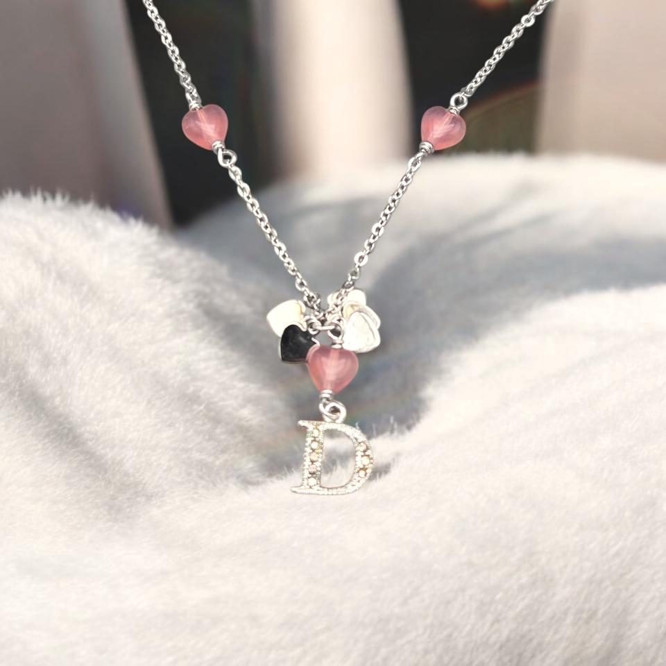 디올 스톤 장식 이니셜 목걸이