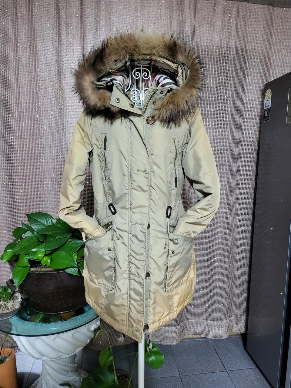 여 M. 버버리. 패딩 반코트