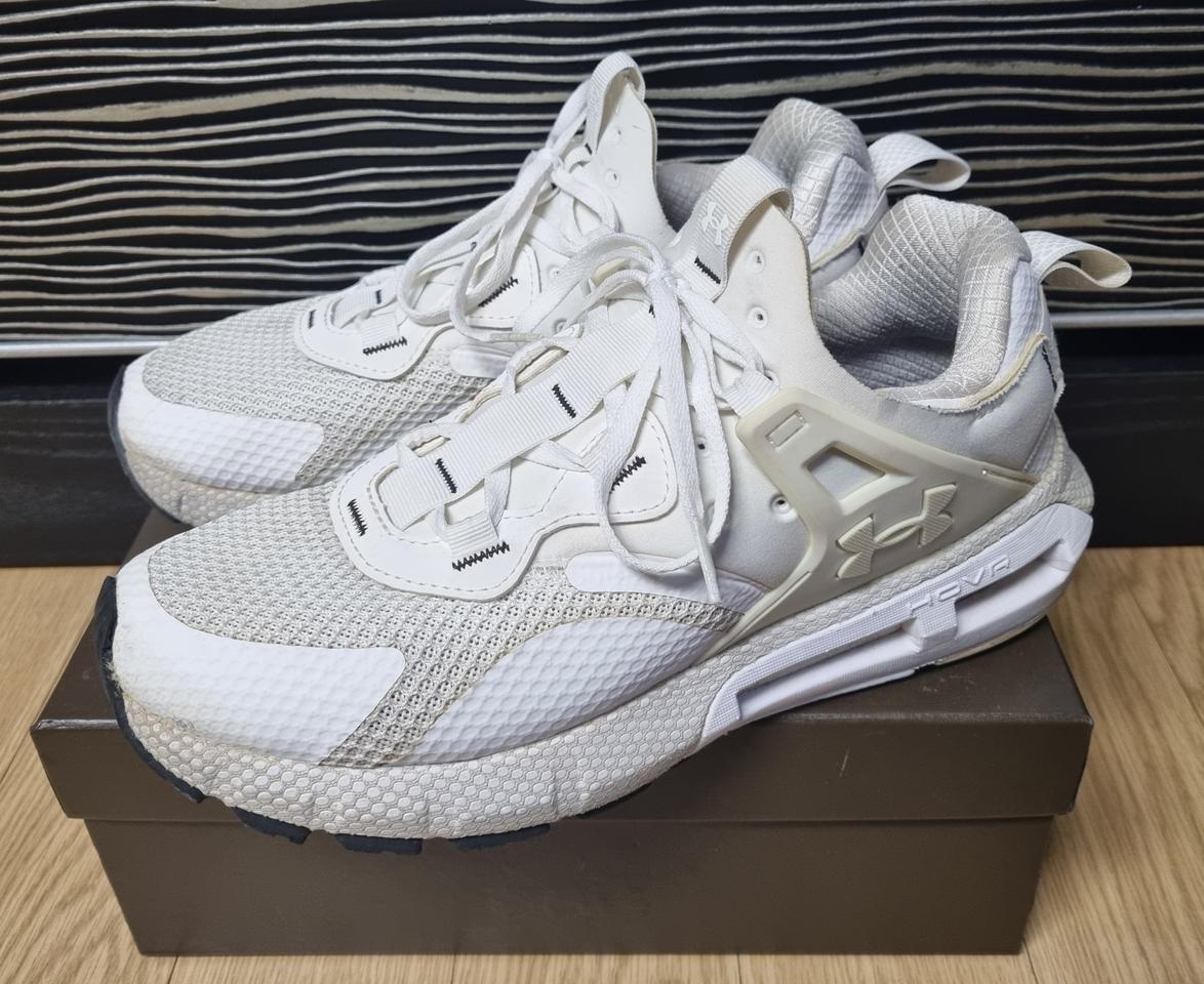 언더아머 호버메가 무브먼트 화이트 스니커즈, 운동화 265