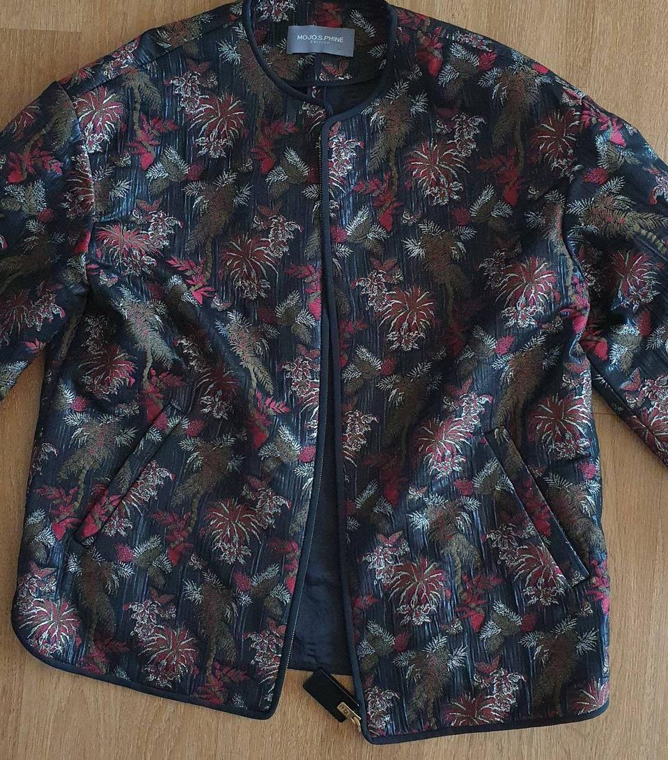 모조에스핀 가을자켓55사이즈 상태굿​너무이쁘구 고급져보여요​