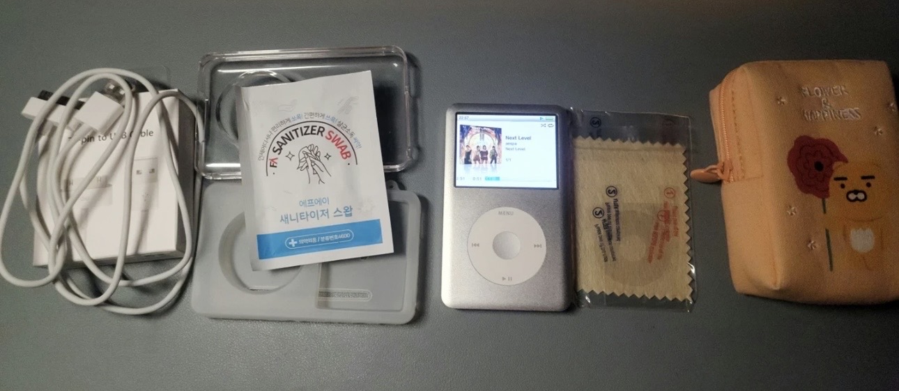 아이팟 7세대 120GB / 케이스2개, 필름, 충전기