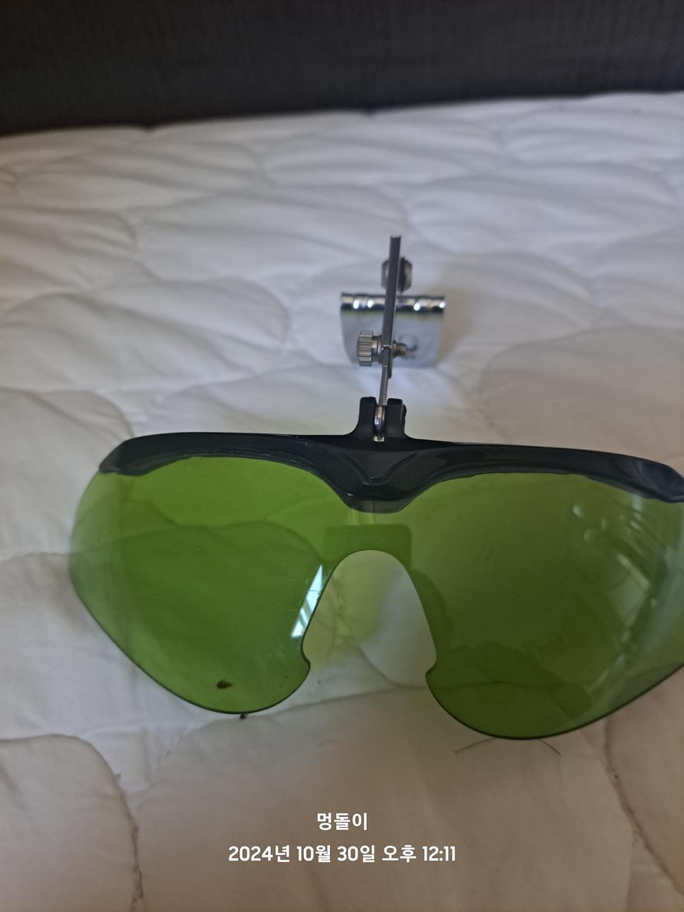 모자에 장착하는 선글라스