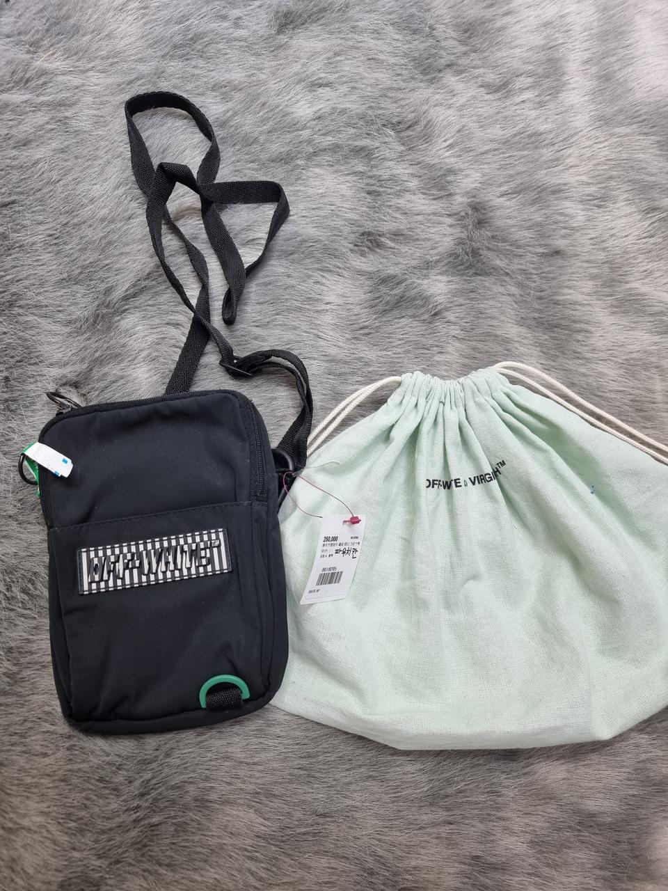 구구스 오프화이트 정품 크로스백 (남녀공용)