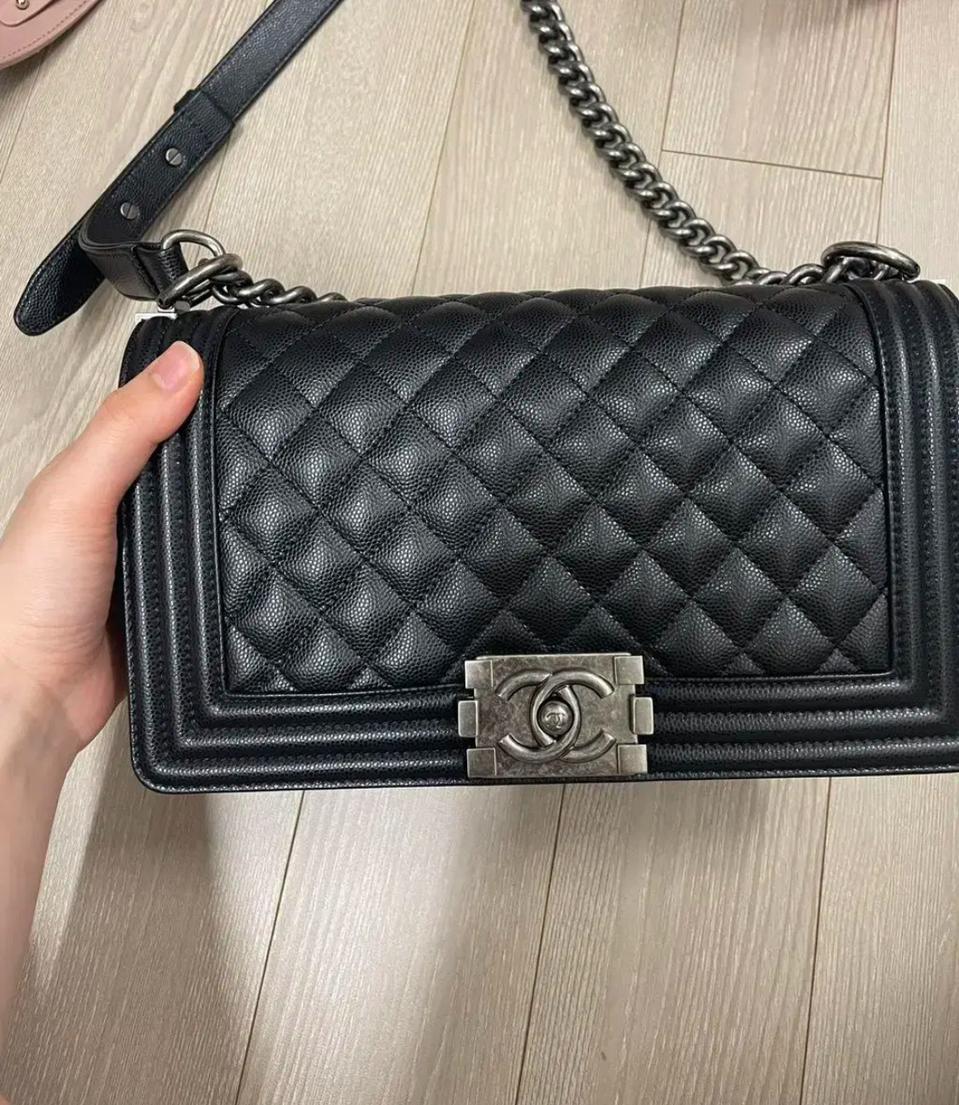 [새 상품급] 샤넬 보이백 캐비어 미디움