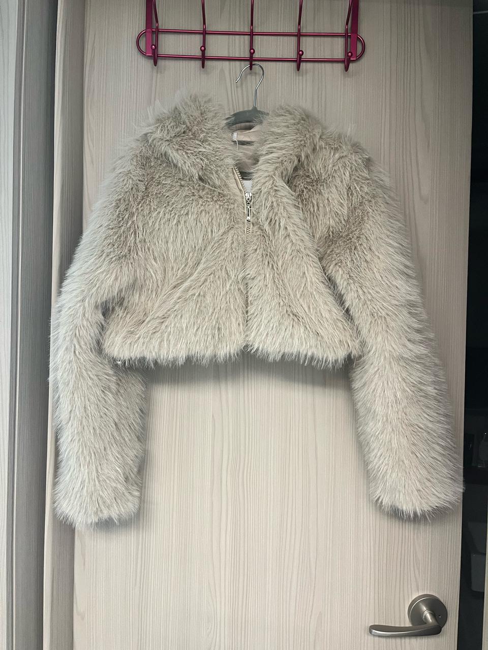 수입 크롭 후드 퍼 자켓(새상품)