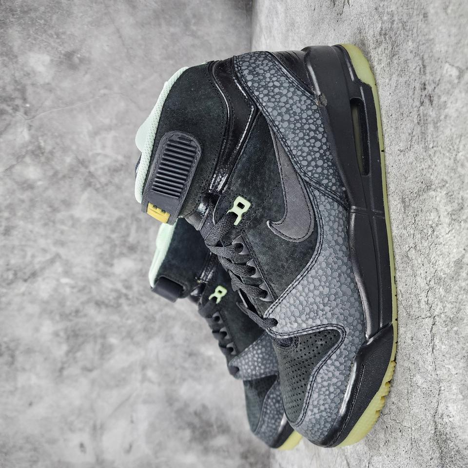 더블식스(정품)한정판 나이키에어레볼루션 QS 프리미엄 블랙아크틱그린270